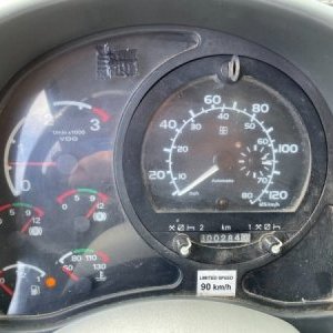 foto 9t hakowiec 6miast 4x2 Avia D90 Cummins nowe opony